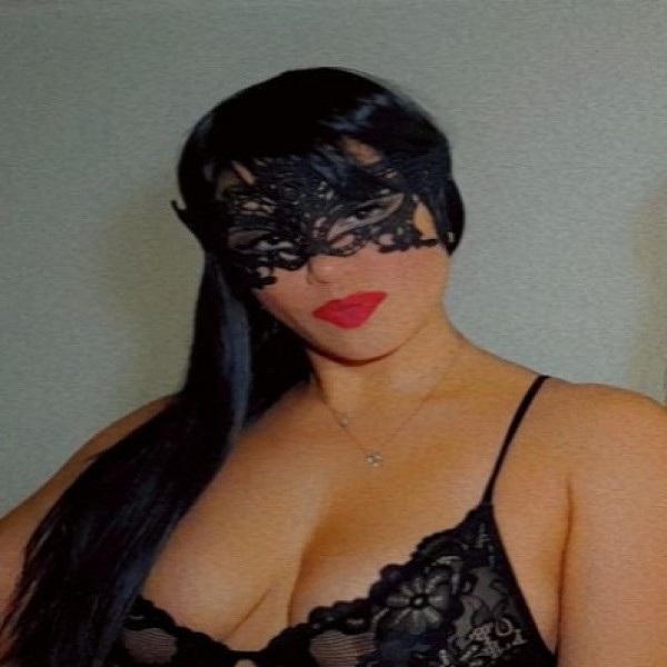 Tiah Tiara – Mature Brunette